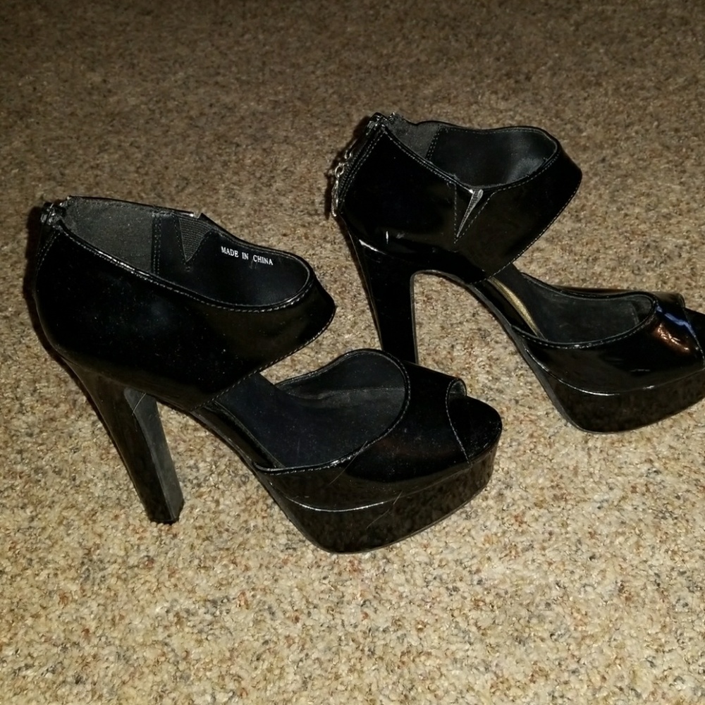 Pleather black 5in heels